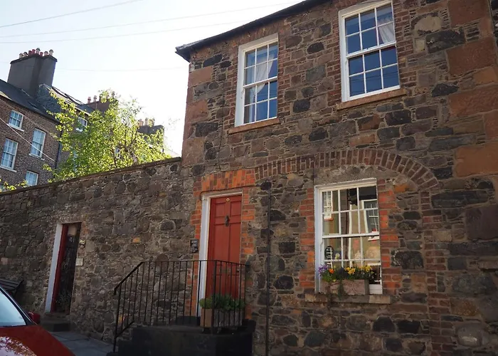 No.33 Coach House