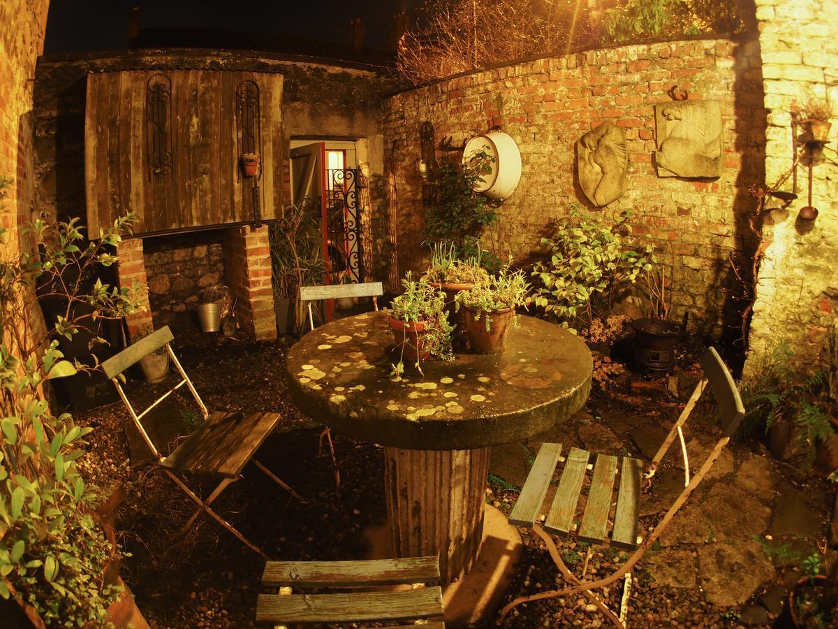 No.33 Coach House * Hillsborough