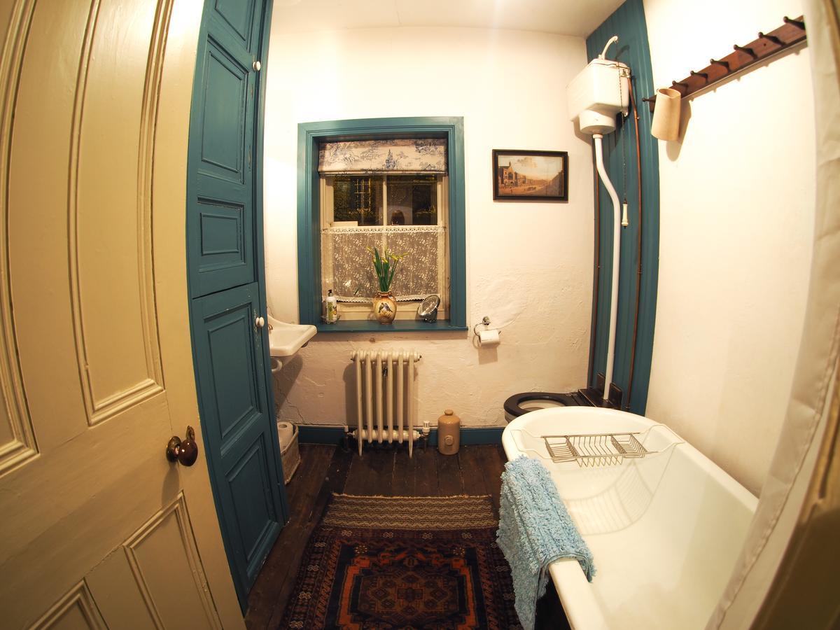 No.33 Coach House * Hillsborough